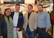 Margot Hart-Beekman van Harvest House, Martijn van der Hout van Rainbow International en Bas Denkers en Fokke Dullaart van Harvest House.