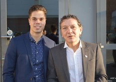 Barry en Rob Bondt van IQ Packing gaan even naar buiten om een luchtje te scheppen.