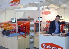 Jan Jaap Struik van Steketee is voor het eerst op Fruit logistica om de IC light schoffelmachine met cameratechniek te laten zien, bijna alles is mogelijk: planten tellen onkruidfrequentie noem maar op