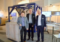 Hans Kaller van Christiaans Agrosystems, Michel van Reenen van Beltech en Marc de La Court van ABI. Deze 3 bedrijven samen hebben de “Sortiflex” ontwikkeld voor het volautomatisch sorteren en verpakken van wel 20.000 minikomkommers per uur