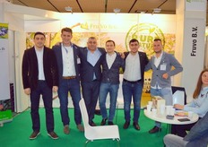 Martijn Vogelaar en Michel van Iwaarden van Fruvo hadden tijdens hun eerste Fruit Logistica volop Russische klanten en bekenden op bezoek