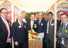"Fossa Eugenia, Frankort & Koning, Kompany, Nedalpac, Staay-Van Rijn en ZON fruit & vegetables willen onder de naam Die Frischen de regionale herkomst en de kwaliteit van de Venlose producten onder de aandacht van Duitse afnemers brengen. Het merk Die Frischen wordt ondersteund met de slogans "In Die Nahe" en "VENLOmenal Gut", waarmee de korte afstand tussen de leverancier en de eindgebruiker wordt benadrukt."