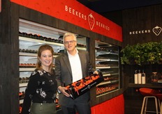 Shirley van der Linden en Will Beekers in de standvan Beekers Berries