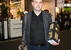 Rene Noordam is vorig jaar gestart met ananasteelt op de Dominicaanse Republiek en had de oogst bij zich