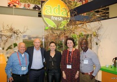 Het team van Adafresh met Shmulik Vengel, Avi Kadan, Ayelet Lantzer, Simone van Dam en Dionysious Wahome. Het Israelische kruidenseizoen verloopt naar tevredenheid