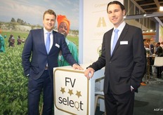 William Sonneveld en Chris Ouwehand van FV SeleQt brengen peulen dichtbij