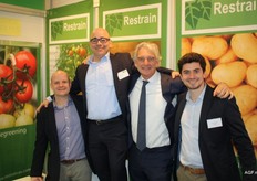 Die Paul O'Connor steekt er toch maar mooi bovenuit in de stand van Restrain. Verder op de foot Steven Scott, Dirk Garos en Dirk Carvo