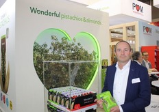 Tom Hazelof van Wonderful dat binnenkort op de markt komt met gepelde pistachenoten