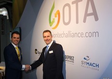 En John de Bat had meer reden tot lachen, want ook MSP maakte bekend in haar nieuwe verwerkingsfabriek te kiezen voor de palletiseerders van Symach