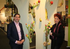 "Als de lente komt dan stuur ik jou, bio-tulpen van Zann." Binnenkort ook weer de eerste Demeter- komkommers, maar ook voor bio-tulpen kun je al jaren bij Bart Italie en Astrid Rog van Zann terecht."