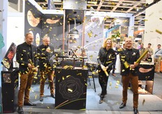 Driewerf hoera voor Eminent op de Fruit Logistica in Berlijn. Het bedrijf viert dit jaar het 35-jarig jubileum, lanceert een nieuwe verpakking voor de Tomberry pareltomaatjes en als kers op de appelmoes is een nieuw logo geïntroduceerd.