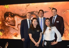 Koen Jorissen, Joost Schellekens, Ed Heijnen, Sylvia Xu en Karla Vera van Jaguar the fresh Company. Fair Trade, Organic en Planet proof was het beursthema in Berlijn.