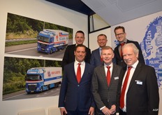 HZ-Mooy groep, van links voor; Daniël Lempl, Gert Noorderink, Hans Zuiderwijk. Vanaf linksachter; Barry Zuiderwijk. Jan Maarten van Noort en Jelle Bekker.