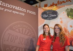 Danielle Rodenburg en Nicole Schelling van Redstar presenteerden onder meer het zoete trostomaatje Red Desire, Blossom en Passion.