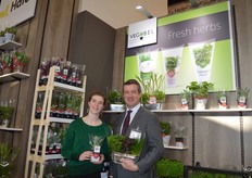 Vegobel, een Belgische specialist op het gebied van kruiden. Oesterblad is nieuw, een heerlijk kruid die zoals de naam al aangeeft de smaak van een oester heeft. Andere kruiden met een verrassende smaak zijn dropkruid en champignonblad. Alle kruiden worden biologisch geteeld. Isabelle en Steven Lauwers.