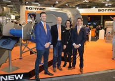 Niels Mulder, Wim Christiaens, Kim Suntjens- Beeks en Ruud Schreurs van Sormac. Nieuw op de beurs is de Next gen centrifuge. Bewezen en verbeterde techniek in een nieuw jasje. De centrifuge wordt o.a. gebruikt voor het centrifugeren van (delicate) bladgroenten.