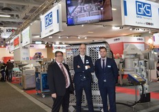 GKS, Roland Witvoet, Ivo Geukes en Dennis Kuijpers voor de Flow350, een verticale vorm-,vul-, en sluitmachine.