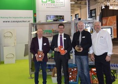 David Griffin, Joan Berkvens en Hennie Veldmans van CPS en Hein Fiss van Gillenkirich. CPS verpakt alles in kratten en dozen.