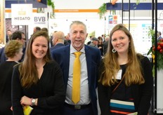 Piet Schotel van Fruiconsult omringt door de dames van het CBI links Vera Geling en aan de andere kant Anne Wensveen. Volgend jaar brengen ze een delegatie van Jordanië in