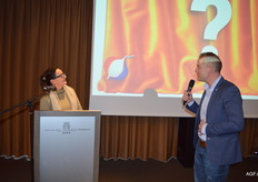 Yvonne Lesberts van Effort en Erik Waterman van Waterman Onions houden het spannend en weten veel weetjes over de ui te vertellen.