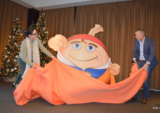 Daar is tie dan, onze eigen Heronion. Heronion gaat de wereld veroveren en wereldwijd promotie maken voor de Hollandse ui!