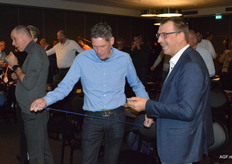 Pas op dat tie niet breekt.