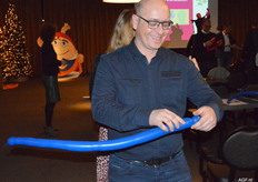 Het lijkt wel een flink uit de kluiten gewassen uienaaltje.