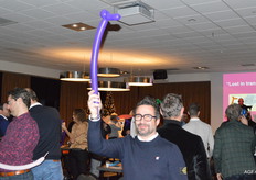 Jan maakt er een paraplu van ofzo.