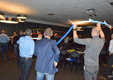 En dan met z'n allen een paar letters vormen.