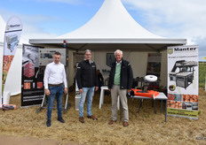 Jaap Jansen van Actitec, Hans Peelen van Sarco en Willem de Jong van Manter deelden gebroederlijk de stand.