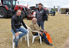Leonard en Arie Kempenaar aan de praat met Jelle van der Krift van PPA