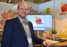 Jasper Vogel van Flevosap promoot hun internationale merk Apple & Co. op e beurs en de organic-lijn Juice Family
