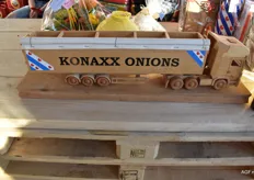 Mooie houten vrachtwagen in Konaxx stijl