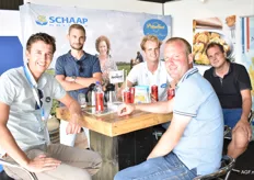 Leon Hamstra, Dave de Bekker van Postuma, Arno van Vugt, Paul Vos en Martijn Risseeuw in de stand bij Schaap Holland
