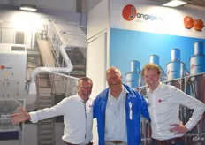 Hugo Jongejans, Jesse Vonk met aardappelverwerker en teler Marco Kloven uit Kraggenburg.