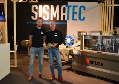 Jasper Slaghekke en Marc Arends van Sismatec staan bij de Belca Flowpack. Naast het topsealen nu ook flowpacken.