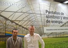 Svensson is leverancier van schermdoeken en insectengaas. Mark van Dijk en Francisco Usero.