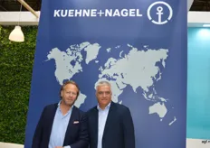 Dennis Verkooy met zijn Duitse collega Frank Ganse van Kuehne + Nagel 