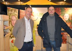 Erwin van den Oever van Veiling Zaltbommel met Matthijs Nijhoff van Triple F. Fruit