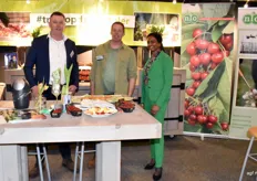De Nederlandse Fruitteelt Organisatie (NFO) met René Simons, Anton van Gils en gastvrouw Elise Baaij