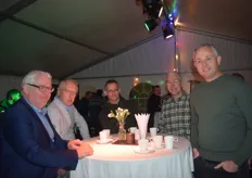 Johan Nijssen (AgroFocus), buurman Reus, Evert en Edward Bot (Gebrs Bot) en Louis Brink (Rabobank)