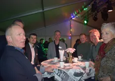 Mike en William Gitzels, Milan Koppers en Dick Sijm (Salco) en vrienden Nico, Theo en Paeta