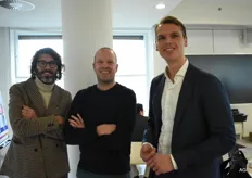 Jordy Fens en Stefan Loos (HDG Survey Group) met Edward van Leeuwen Boomkamp (Spring Legal Services)