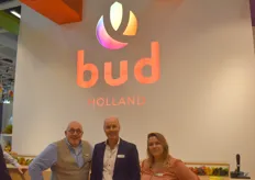Peter Hobert, Stefan van Uffelen en Sanne Vermeulen van Bud Holland in hun nieuwe stand.