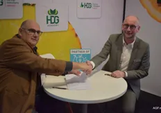 Harrij Schmeitz (Fruit Tech Campus) en Leander van Bellen (HDG Survey Group) ondertekenden een samenwerking om gezamenlijk een internationaal programma kwaliteitsmanagement te ontwikkelen