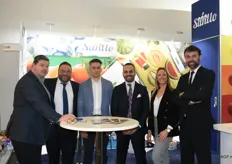 Het team van het Spaanse Sanllo met als sales manager de Vlaamse Sharon Veroone. Het bedrijf wil haar citrus vermarkten op onder andere de Belgische markt. 