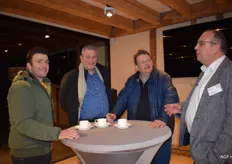 Jan Beens (r) van Driepak op de koffie met team van De Groentetuin  in Gorinchem: Barry Ruitenberg, Arend-Jan van Hattem en Henk Ruitenberg
