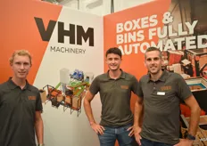 Jens Scholman, Dax van Ulzen en Bas van Dijke van VHM Machinery. Recent verzorgde VHM de logistiek rondom de sorteerlijn van Mencke Landbouw.