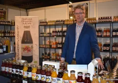 Marc Versteeve van Dutch Cranberry Group heeft de kleine flesjes nieuw in het assortiment. "Hiervoor was veel vraag van consumenten", aldus Marc. 