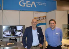 Guy Verduyckt en Christophe Devillé. GEA is leverancier van verticale flowpackers voor bv het verpakken van spruiten. Op de beurs werd een film getoond.